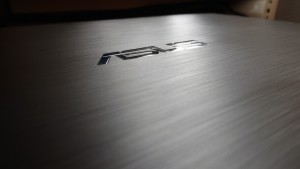 Asus Pro Essential PU301LA to w pełni profesjonalne rozwiązanie kwestii niewielkiego (pod względem wymiarów fizycznych) laptopa biznesowego